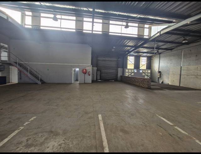 480M² WAREHOUSE TO LET IN DENVER